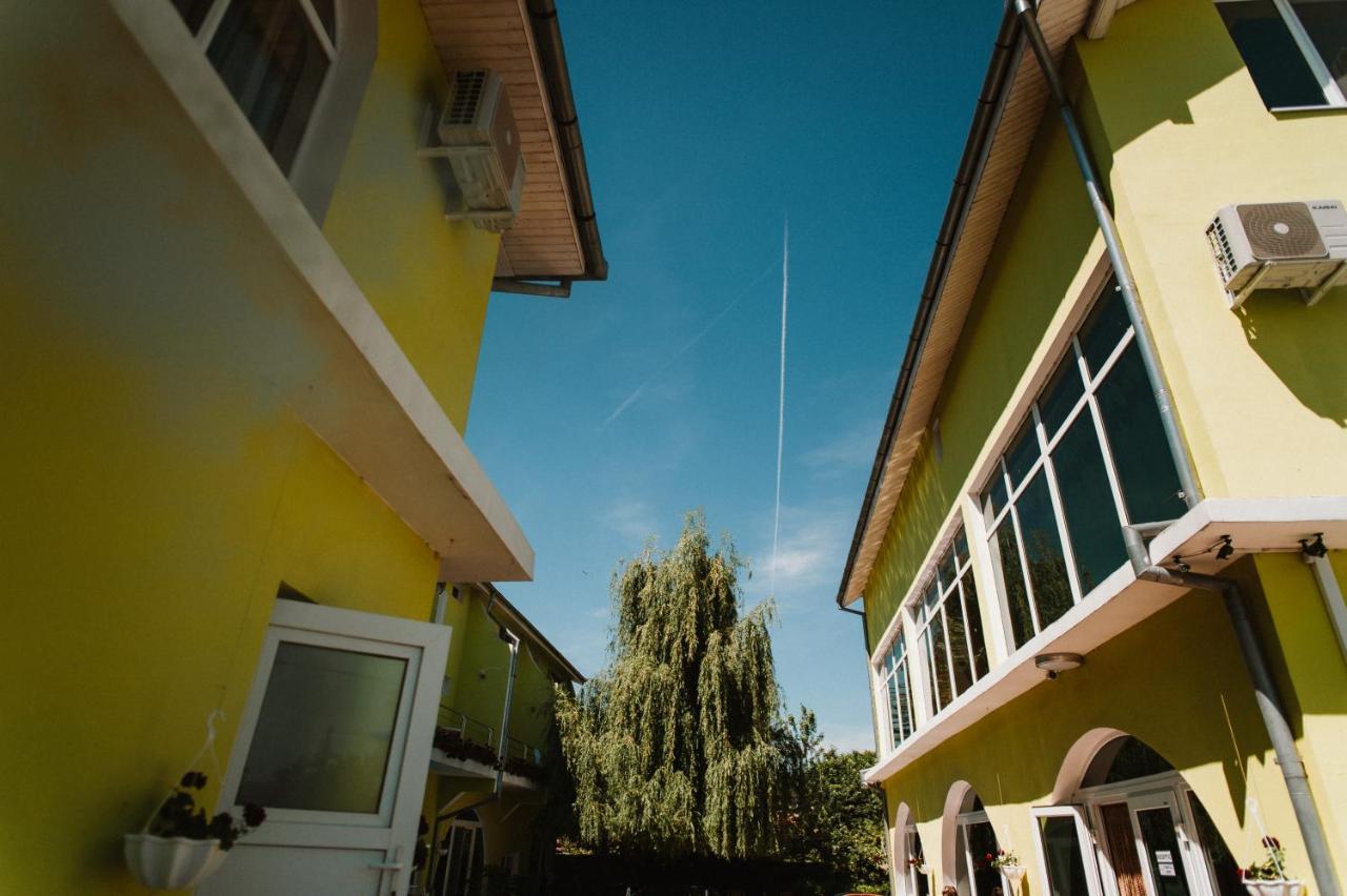 Pension Eclipse Oradea Exterior foto